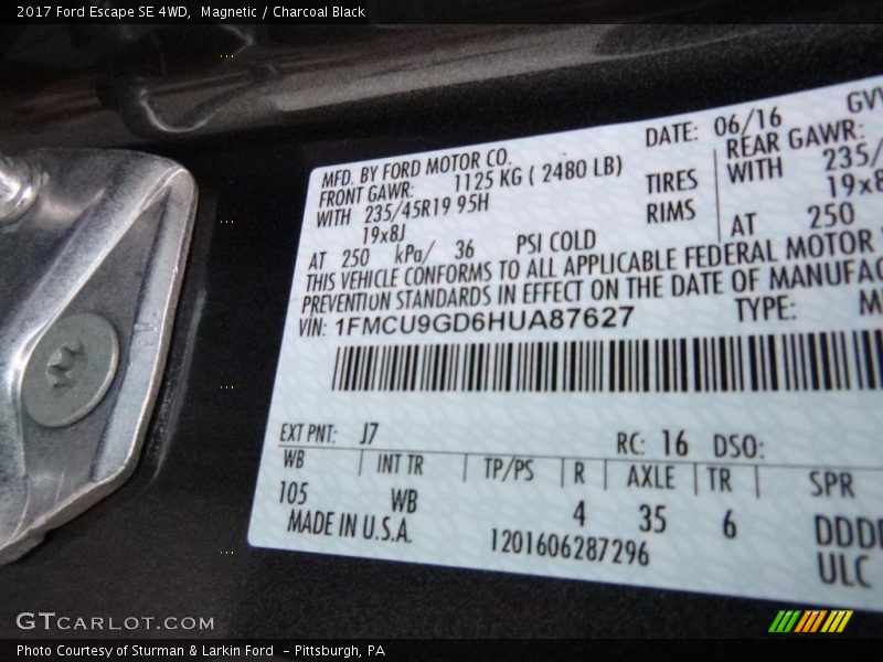 Magnetic / Charcoal Black 2017 Ford Escape SE 4WD