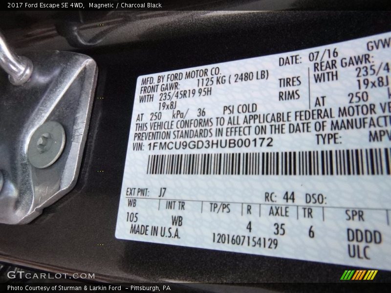 Magnetic / Charcoal Black 2017 Ford Escape SE 4WD