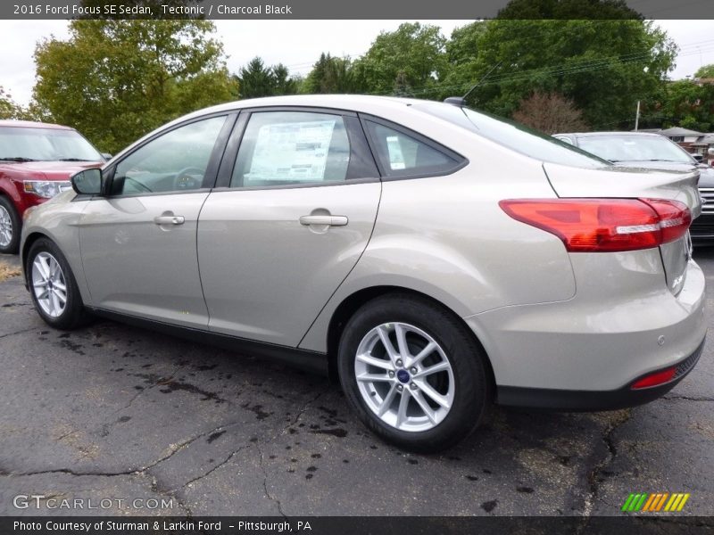 Tectonic / Charcoal Black 2016 Ford Focus SE Sedan