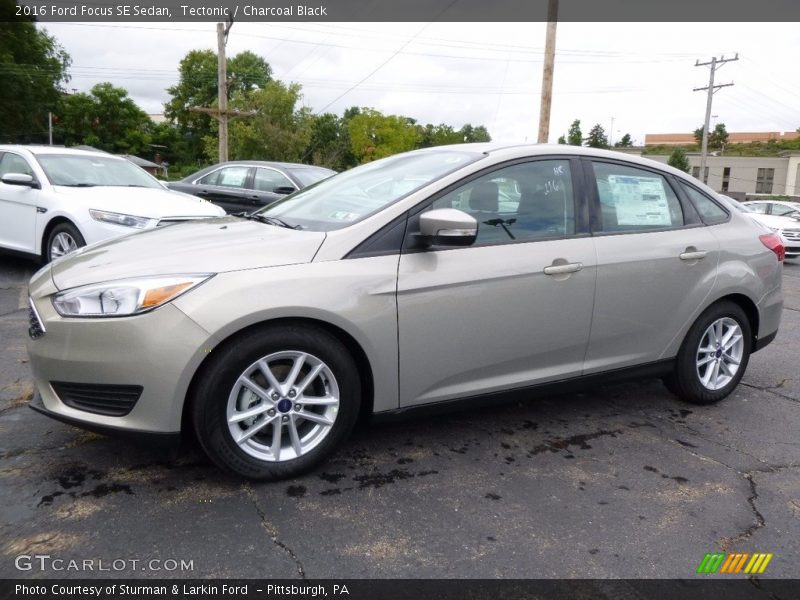 Tectonic / Charcoal Black 2016 Ford Focus SE Sedan
