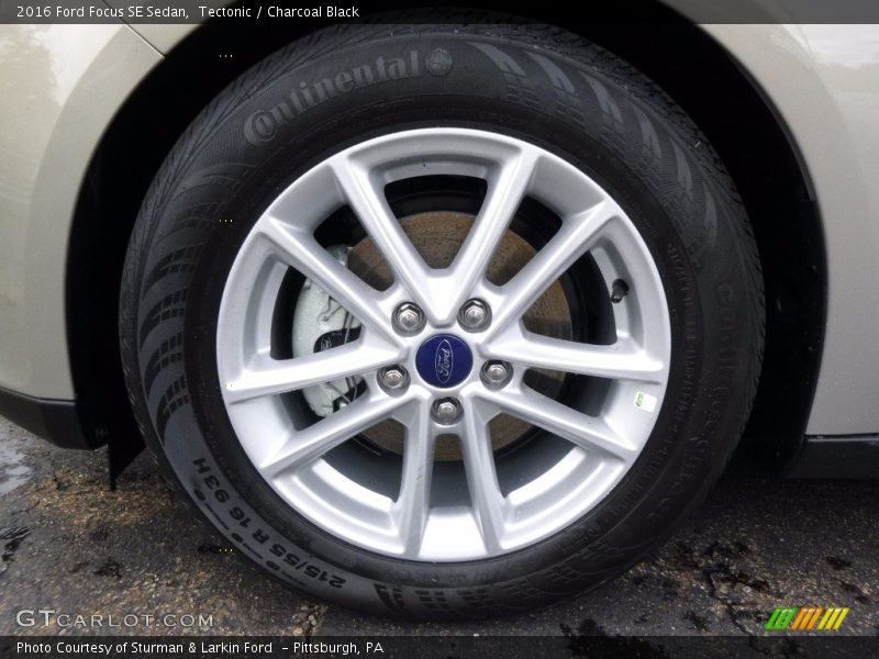 Tectonic / Charcoal Black 2016 Ford Focus SE Sedan