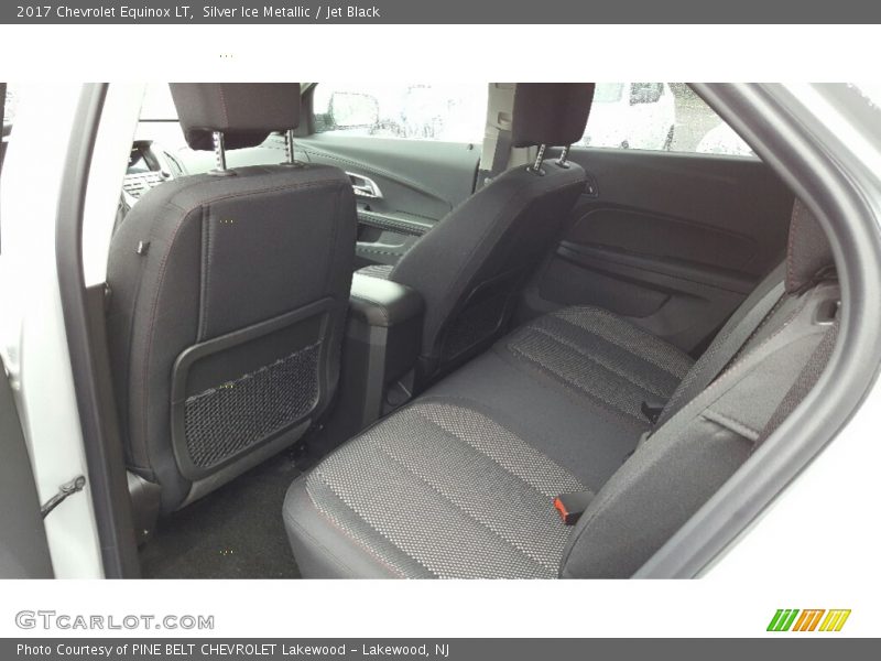 Silver Ice Metallic / Jet Black 2017 Chevrolet Equinox LT