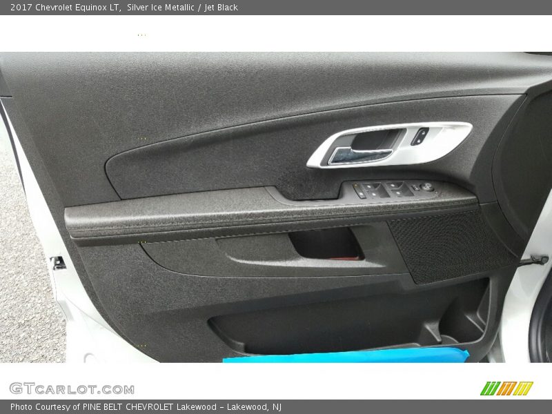 Silver Ice Metallic / Jet Black 2017 Chevrolet Equinox LT