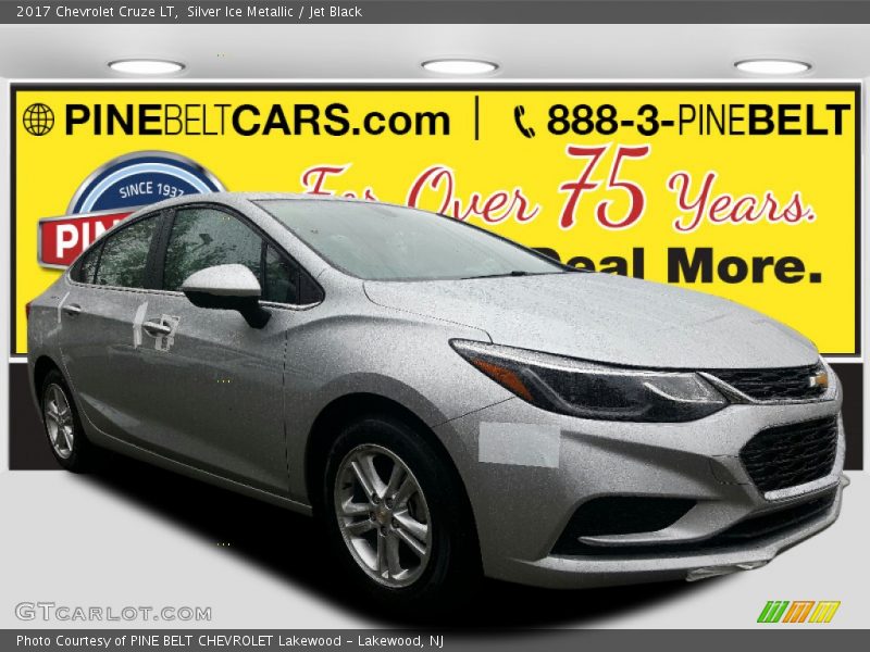 Silver Ice Metallic / Jet Black 2017 Chevrolet Cruze LT