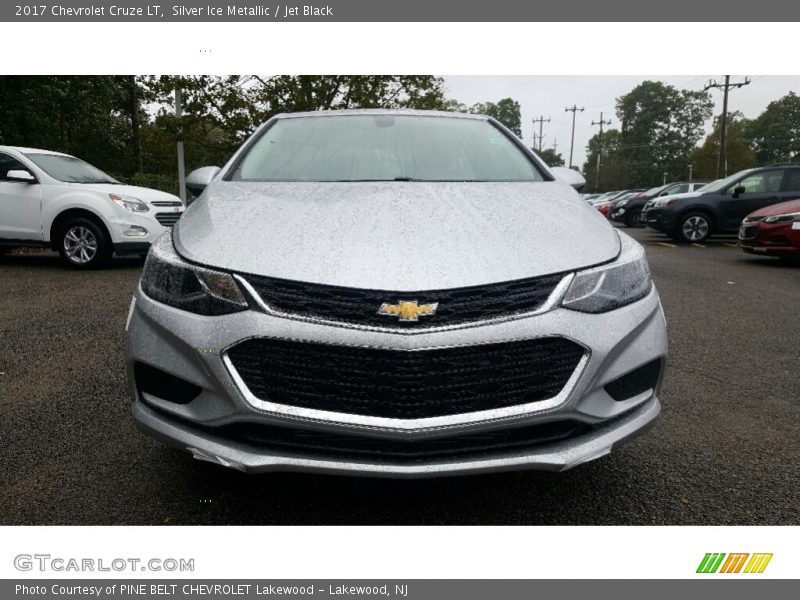 Silver Ice Metallic / Jet Black 2017 Chevrolet Cruze LT