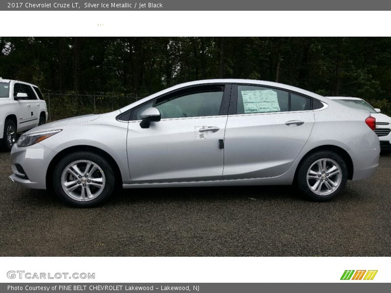 Silver Ice Metallic / Jet Black 2017 Chevrolet Cruze LT
