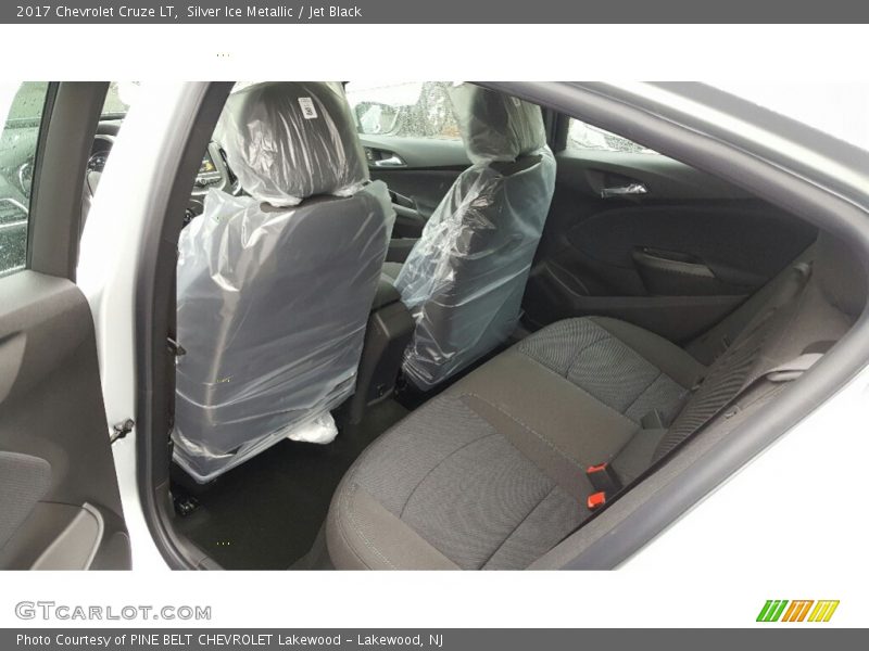Silver Ice Metallic / Jet Black 2017 Chevrolet Cruze LT