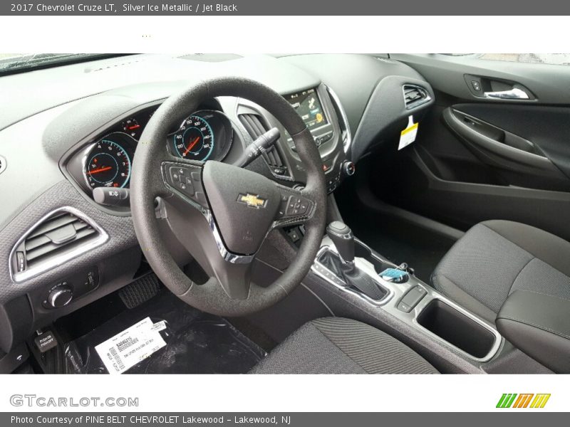 Silver Ice Metallic / Jet Black 2017 Chevrolet Cruze LT