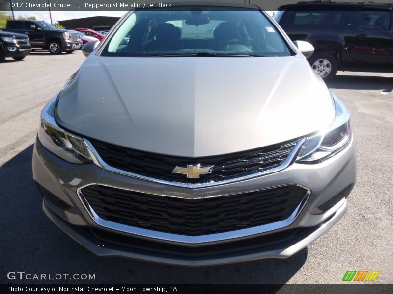 Pepperdust Metallic / Jet Black 2017 Chevrolet Cruze LT