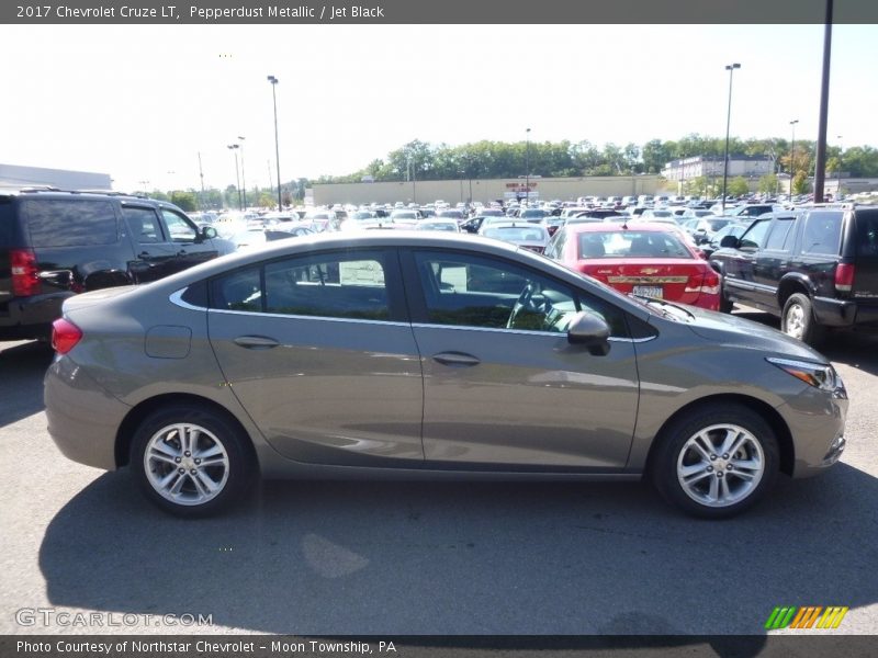 Pepperdust Metallic / Jet Black 2017 Chevrolet Cruze LT