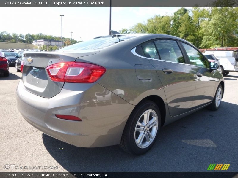 Pepperdust Metallic / Jet Black 2017 Chevrolet Cruze LT