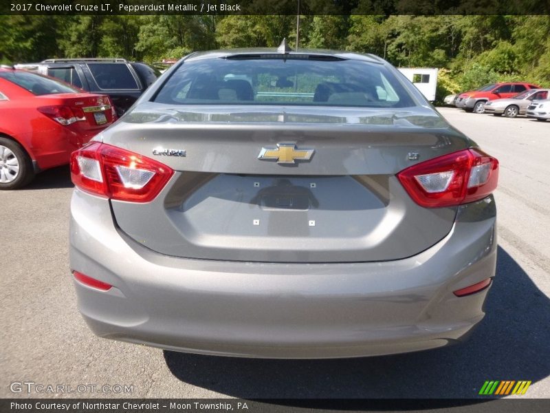 Pepperdust Metallic / Jet Black 2017 Chevrolet Cruze LT