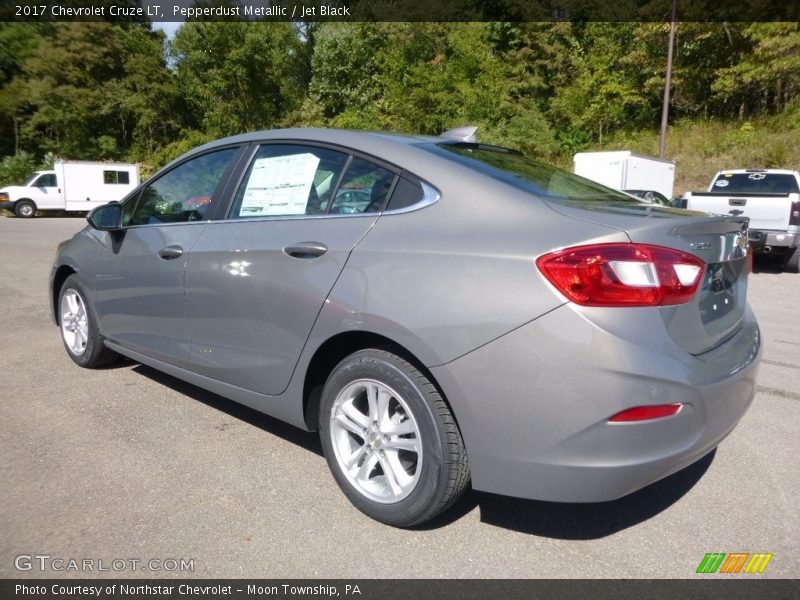 Pepperdust Metallic / Jet Black 2017 Chevrolet Cruze LT