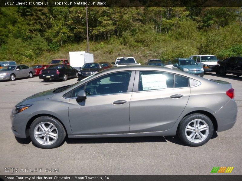 Pepperdust Metallic / Jet Black 2017 Chevrolet Cruze LT