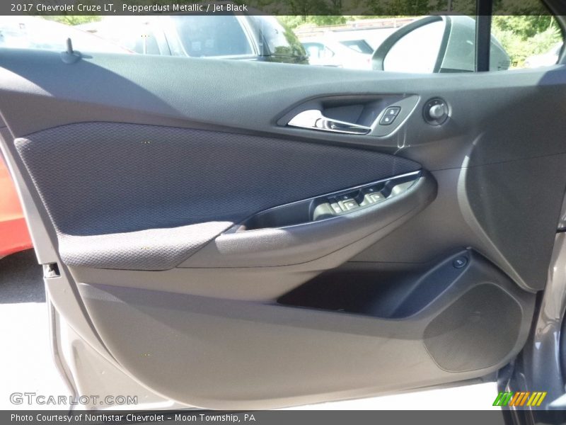 Pepperdust Metallic / Jet Black 2017 Chevrolet Cruze LT