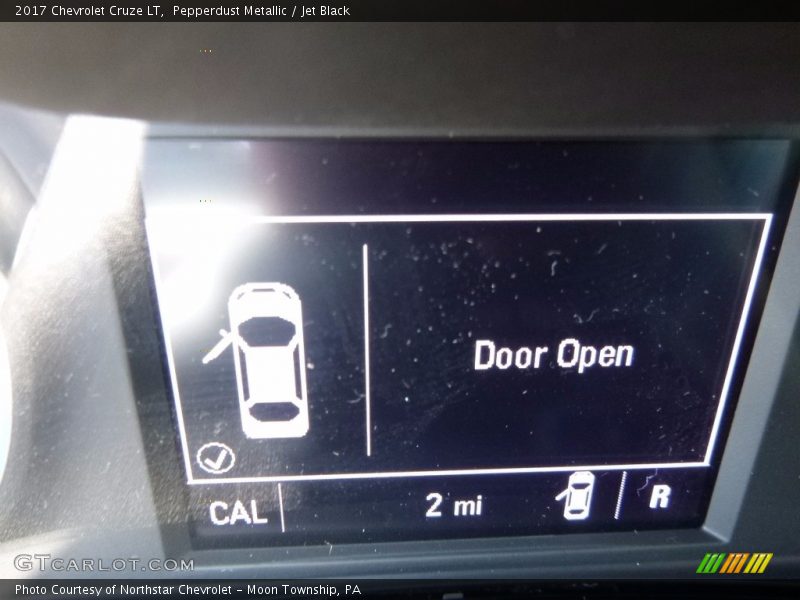 Pepperdust Metallic / Jet Black 2017 Chevrolet Cruze LT