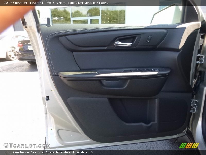 Champagne Silver Metallic / Ebony 2017 Chevrolet Traverse LT AWD
