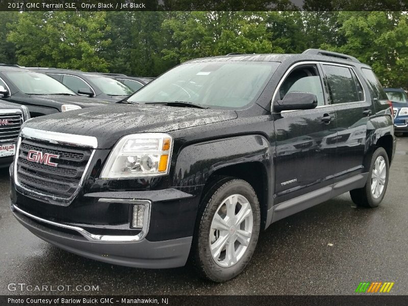 Front 3/4 View of 2017 Terrain SLE