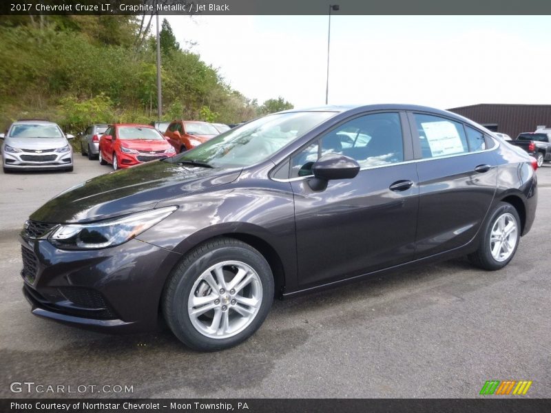 Front 3/4 View of 2017 Cruze LT