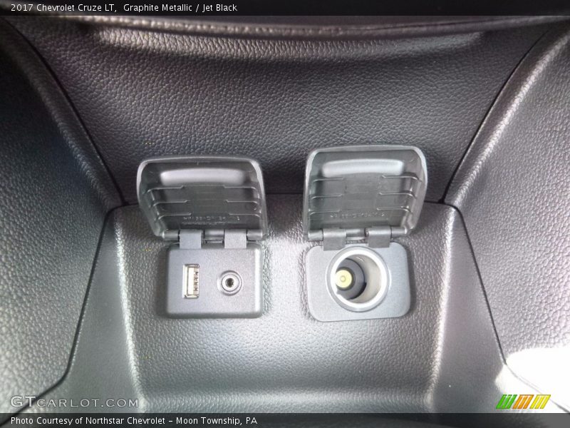 Graphite Metallic / Jet Black 2017 Chevrolet Cruze LT