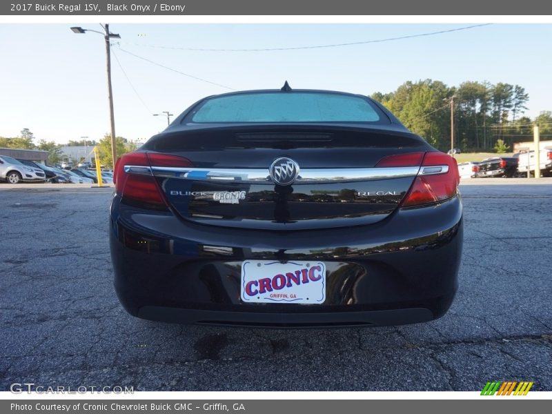 Black Onyx / Ebony 2017 Buick Regal 1SV