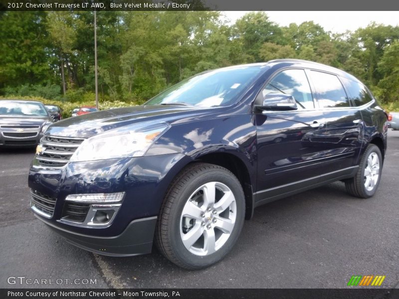 Front 3/4 View of 2017 Traverse LT AWD
