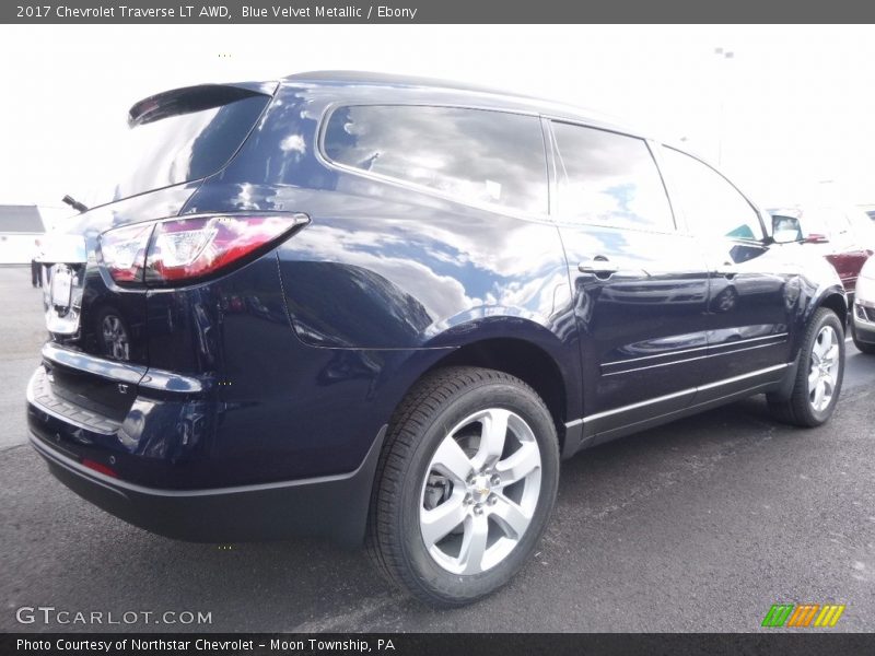 Blue Velvet Metallic / Ebony 2017 Chevrolet Traverse LT AWD