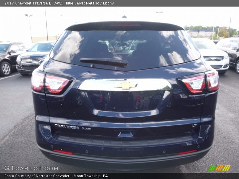 Blue Velvet Metallic / Ebony 2017 Chevrolet Traverse LT AWD