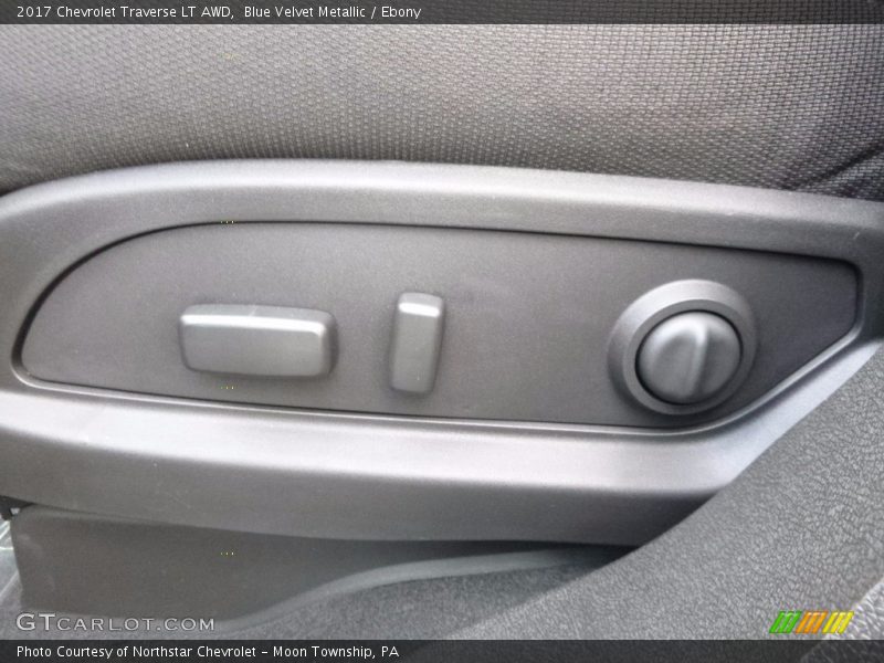 Blue Velvet Metallic / Ebony 2017 Chevrolet Traverse LT AWD