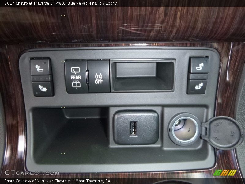 Blue Velvet Metallic / Ebony 2017 Chevrolet Traverse LT AWD