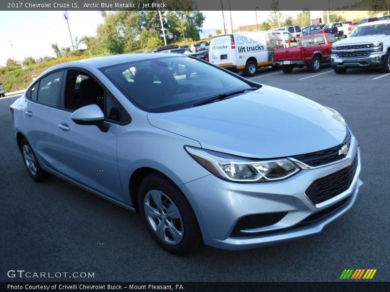 Front 3/4 View of 2017 Cruze LS
