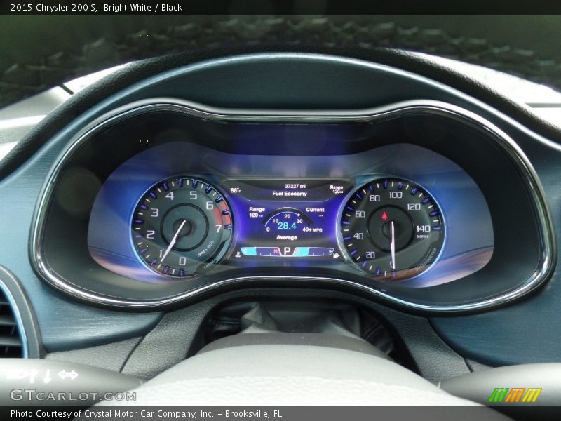 Bright White / Black 2015 Chrysler 200 S