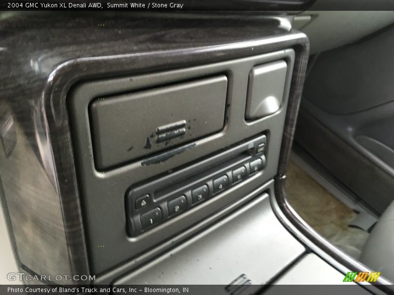 Summit White / Stone Gray 2004 GMC Yukon XL Denali AWD