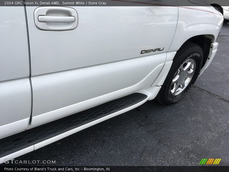 Summit White / Stone Gray 2004 GMC Yukon XL Denali AWD