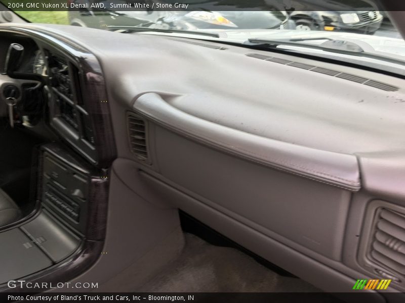 Summit White / Stone Gray 2004 GMC Yukon XL Denali AWD