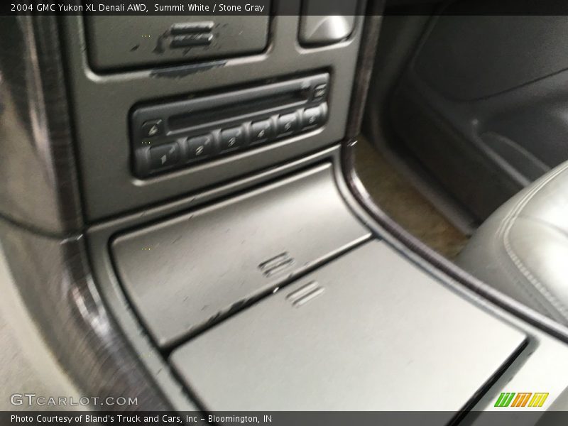 Summit White / Stone Gray 2004 GMC Yukon XL Denali AWD