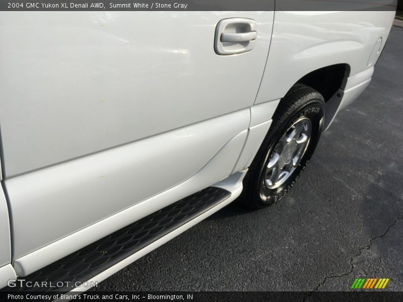 Summit White / Stone Gray 2004 GMC Yukon XL Denali AWD
