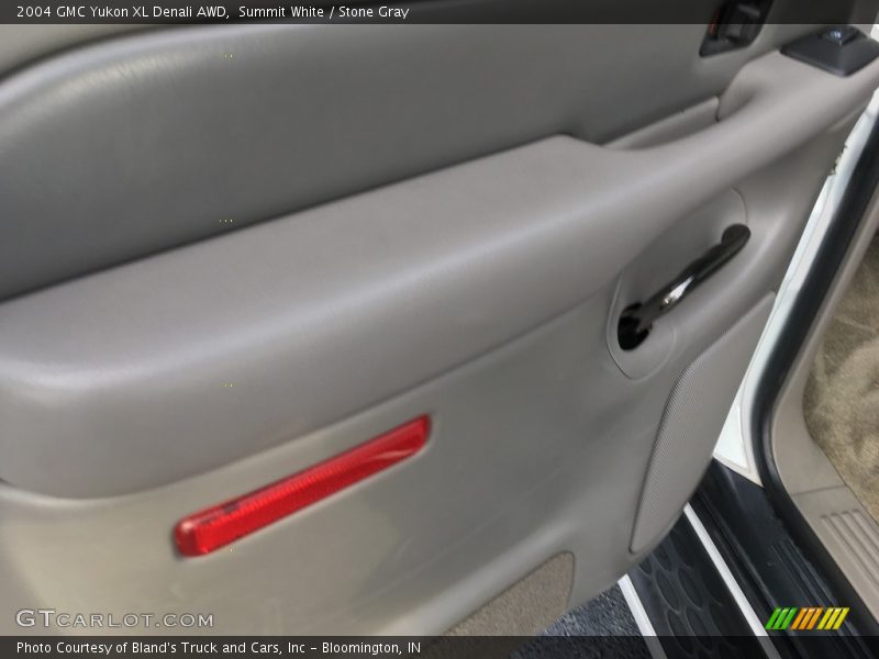 Summit White / Stone Gray 2004 GMC Yukon XL Denali AWD