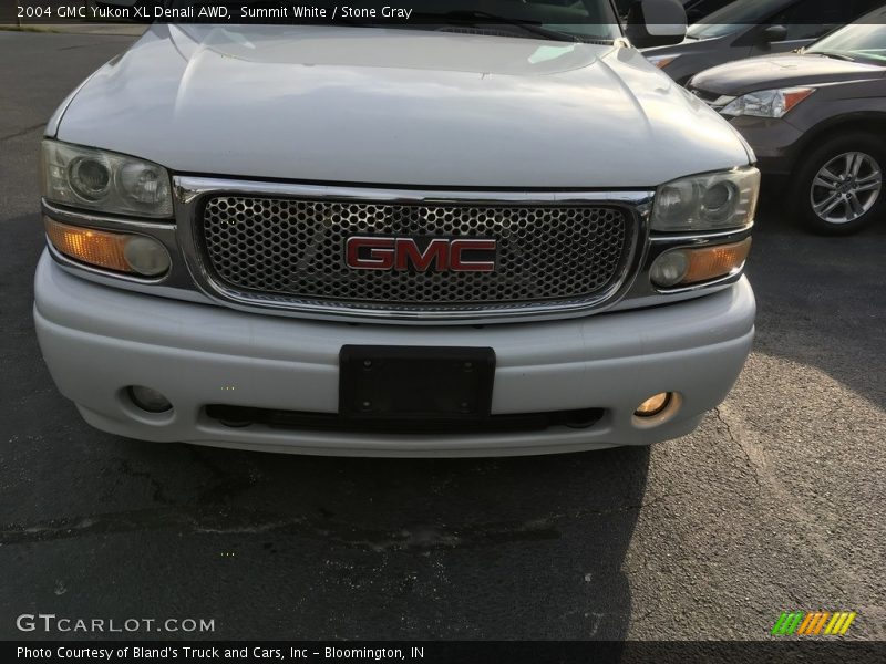 Summit White / Stone Gray 2004 GMC Yukon XL Denali AWD