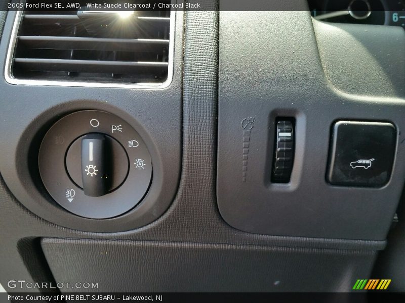 White Suede Clearcoat / Charcoal Black 2009 Ford Flex SEL AWD