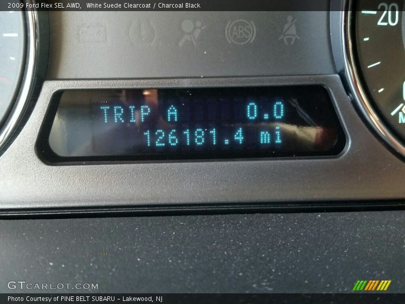White Suede Clearcoat / Charcoal Black 2009 Ford Flex SEL AWD