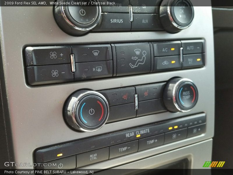 White Suede Clearcoat / Charcoal Black 2009 Ford Flex SEL AWD