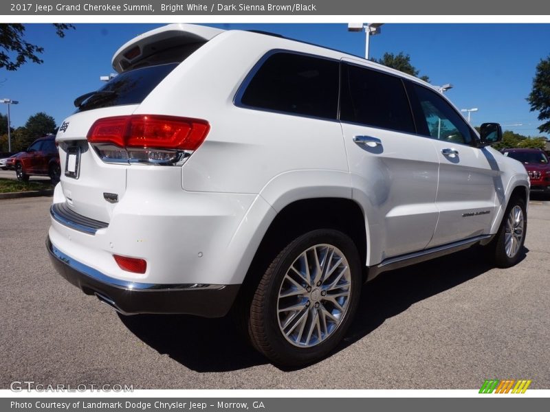 Bright White / Dark Sienna Brown/Black 2017 Jeep Grand Cherokee Summit