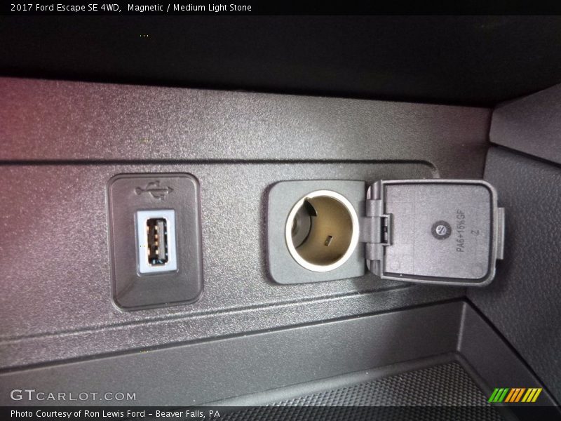 Magnetic / Medium Light Stone 2017 Ford Escape SE 4WD