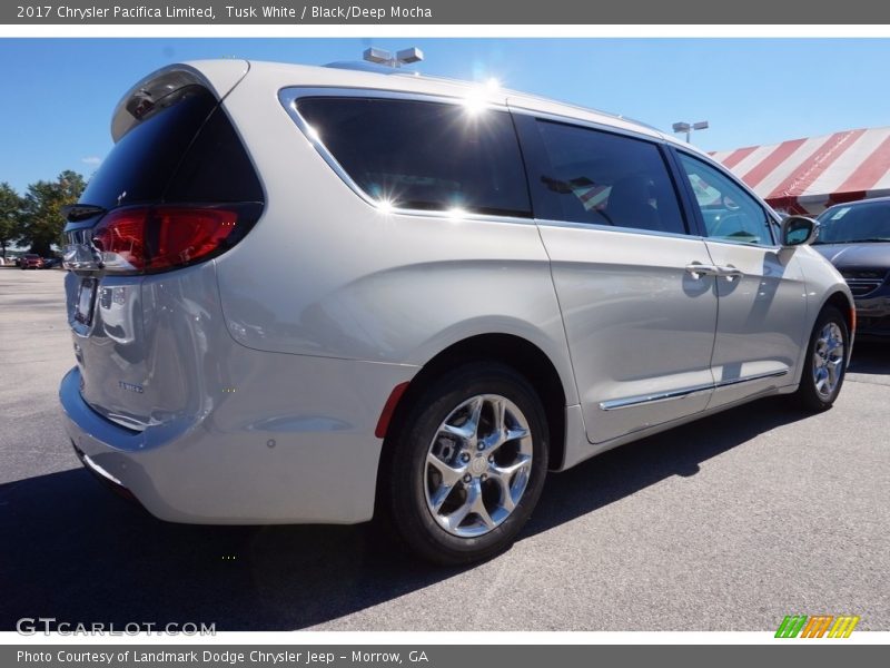 Tusk White / Black/Deep Mocha 2017 Chrysler Pacifica Limited