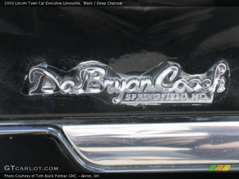 Black / Deep Charcoal 2000 Lincoln Town Car Executive Limousine