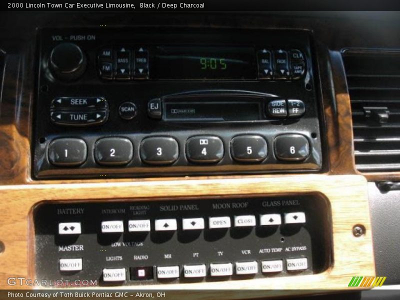 Black / Deep Charcoal 2000 Lincoln Town Car Executive Limousine