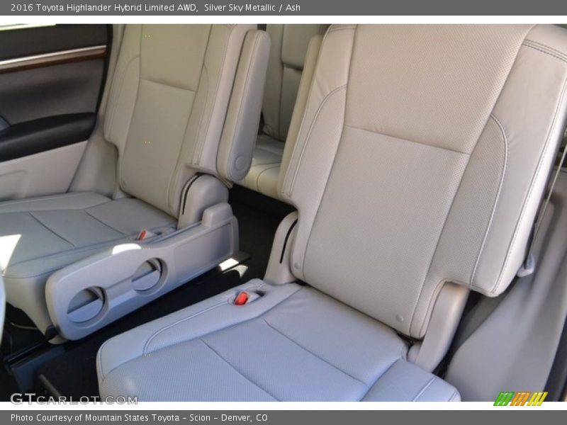 Silver Sky Metallic / Ash 2016 Toyota Highlander Hybrid Limited AWD