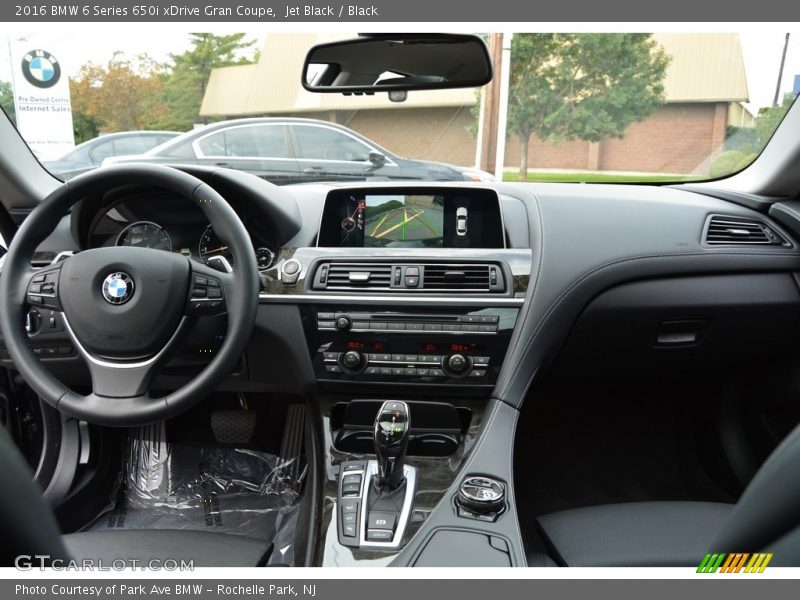 Dashboard of 2016 6 Series 650i xDrive Gran Coupe