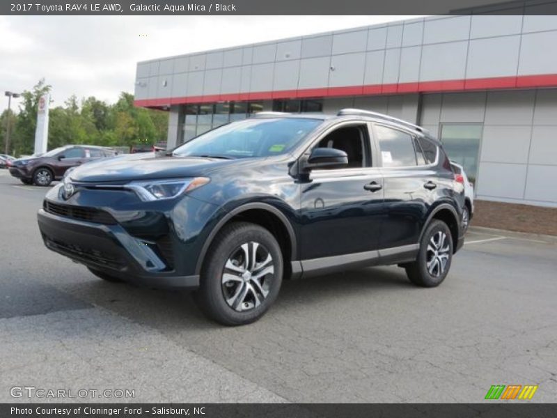 Front 3/4 View of 2017 RAV4 LE AWD